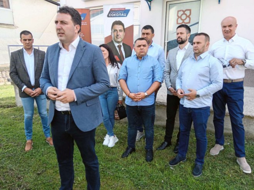 Башевић осумњичен за злоупотребу, врх СНСД уз њега
