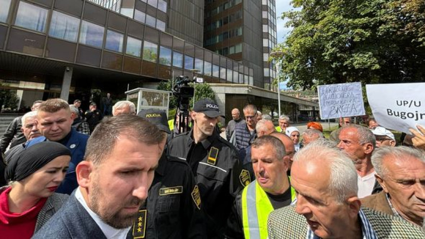 Пензионери поручили Влади ФБиХ:Срам вас било, гладни смо