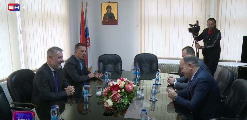 Predizborni obilazak bolnica ministra Šeranića (VIDEO)