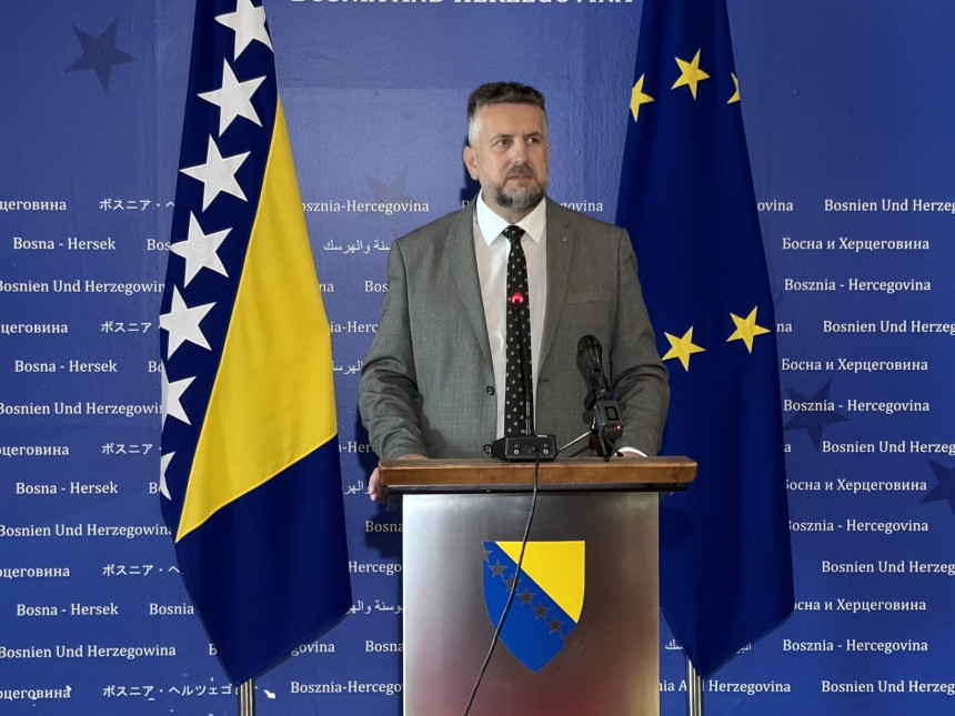Novaković Bursać nezakonito dobija platu kao delegat
