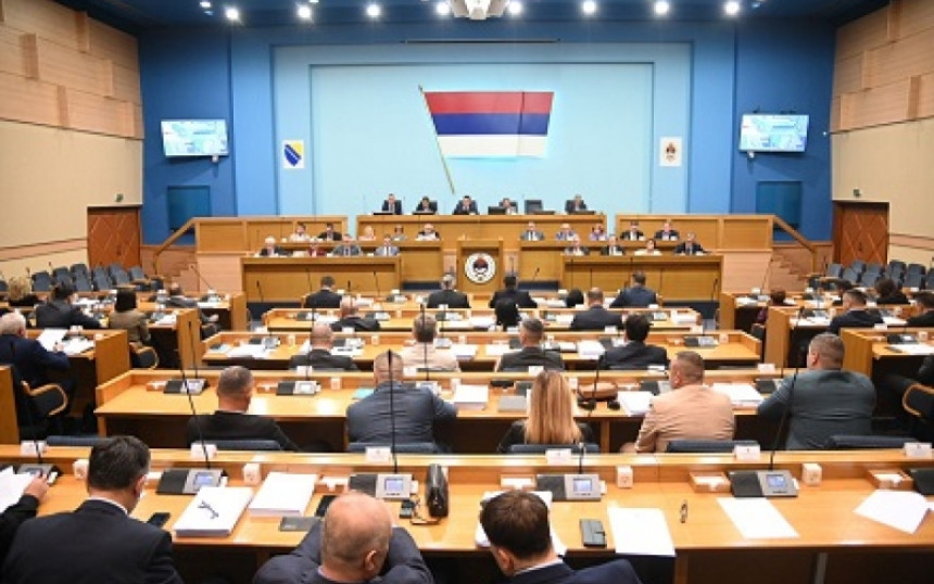 Poslanici u NSRS o stanju duga i zaduživanju (UŽIVO)