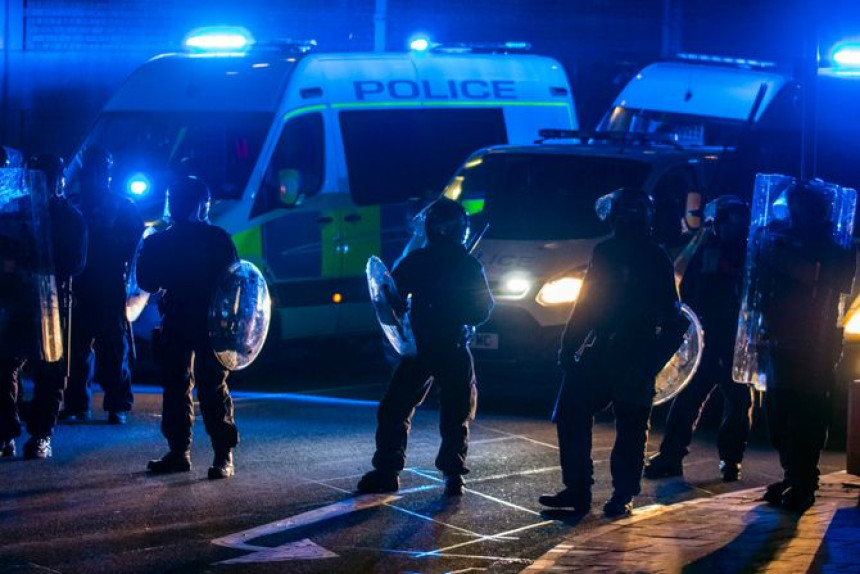 Bristol: Vozač naleteo u masu, ima povrijeđenih osoba