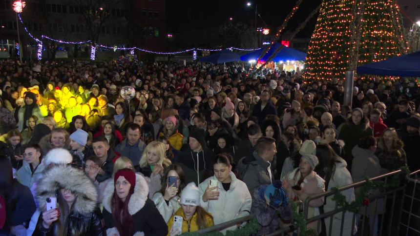 Semberci uz muziku i vatromet dočekali pravoslavnu Novu godinu