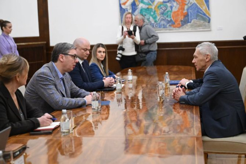 Вучић тражи почетак консултација о НИС-у због санкција САД