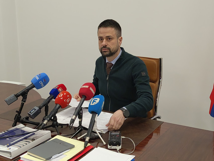 Amidžić kupio novu limuzinu i novi namještaj