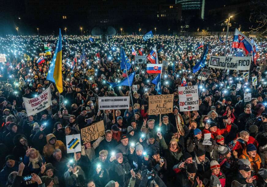 Bratislava: 60.000 ljudi na protestu traži ostavku Fica