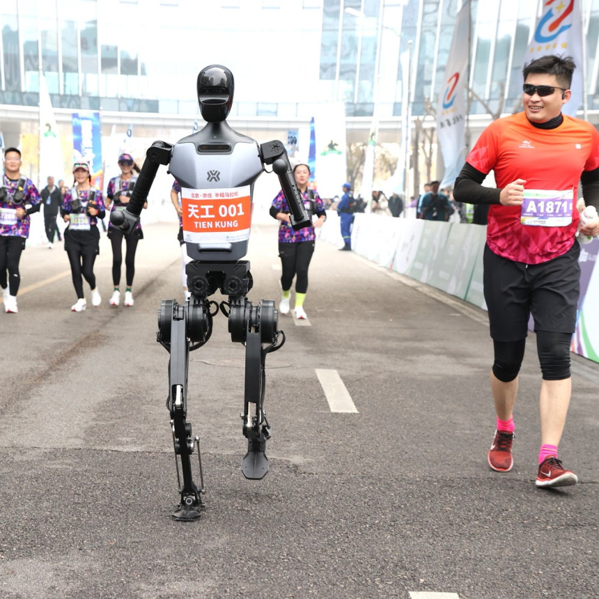 Roboti će se trkati sa ljudima u polumaratonu!