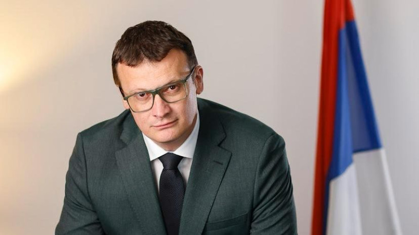 "Narodu marmelada od šipka, to će na kraju i dobiti"