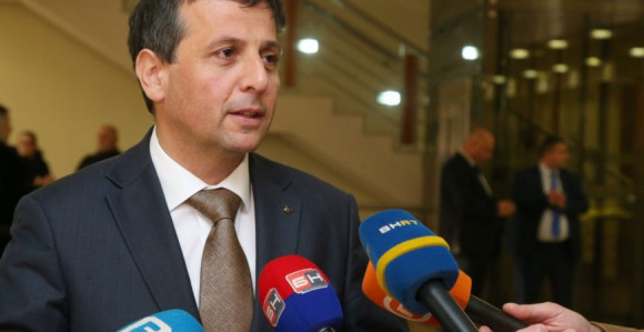 Nećemo na sastanak niti pregovarati sa "uzurpatorom"