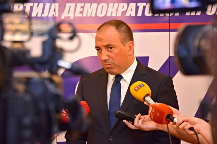 Црнадак поднио оставку у Одбору за уставна питања
