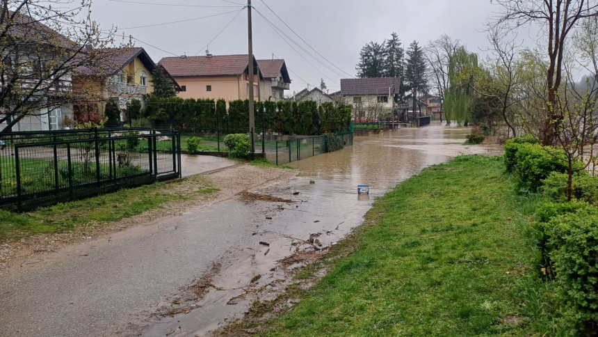 Banjaluka: Vrbas ugrozio ulicu, mještani strahuju