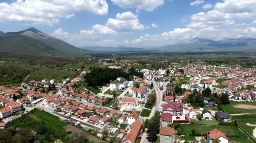 U srcu Hercegovine srpski grad na sat i po od mora