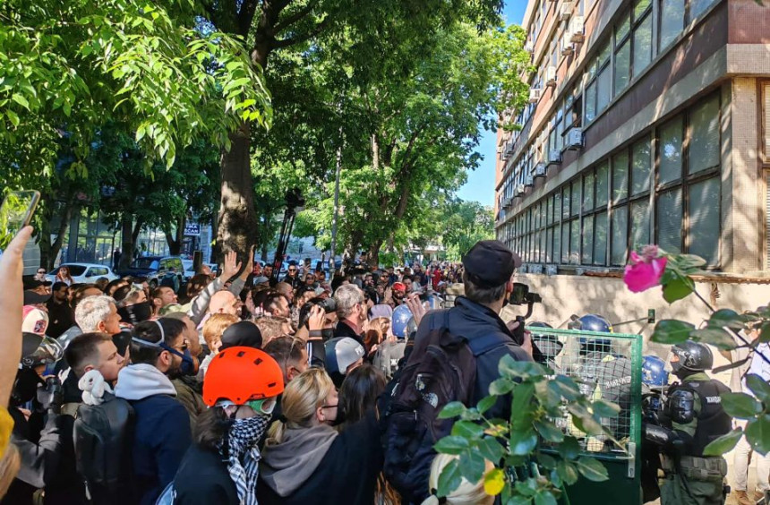 Студенти у блокади и опозиција блокирали суд у Новом Саду