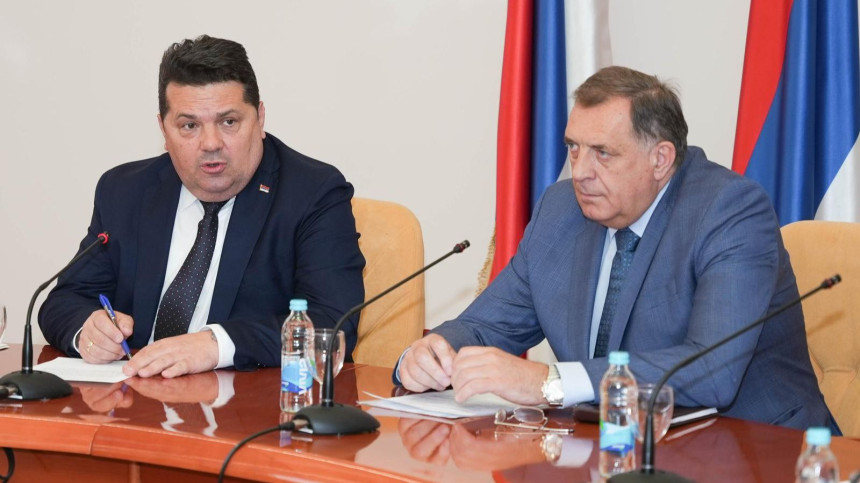 Сви нивои власти у БиХ обуставили исплату СНСД-у и УС