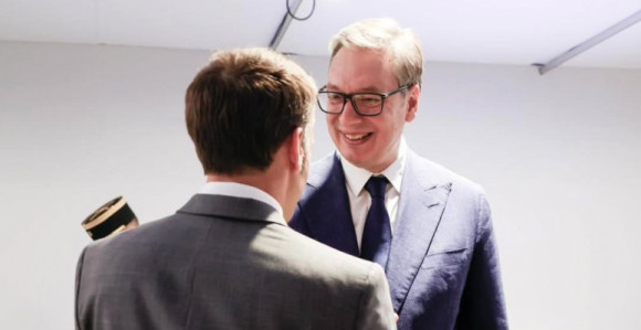 Vučić sa Makronom o unapređenju bilateralne saradnje