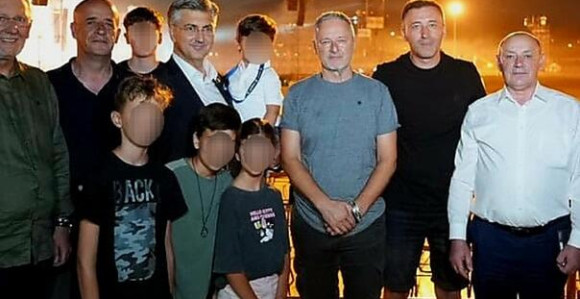 Plenković sa djecom posjetio Tompsona uoči koncerta