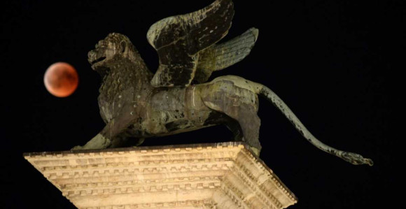 Крилати лав на Тргу Светог Марка потиче из Кине