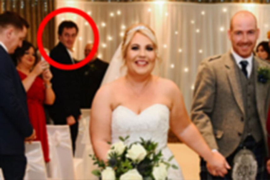 Упознали мистериозног госта на свадби након четири године