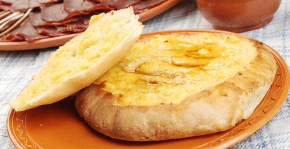 Од кајмака и претопа до молекуларне кухиње – ново лице комплет лепиње