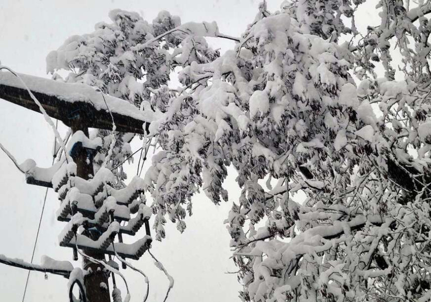 Електрокрајина: Без струје више од 13 општина и градова