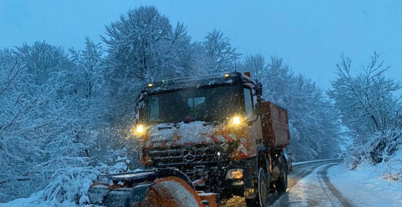БЛ: Екипе зимске службе на терену од раног јутра