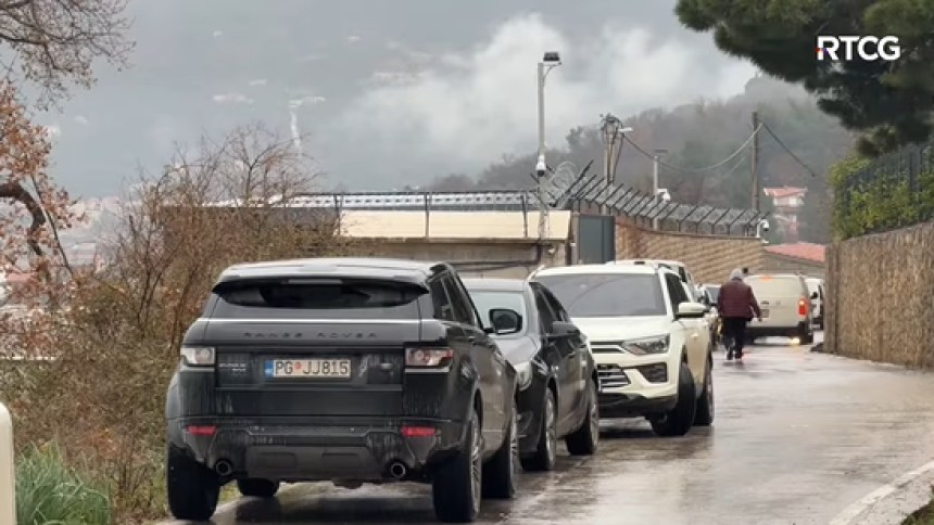 Опсадно стање у Котору, полиција претреса "кавчане"