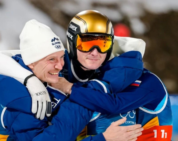 Slovenija slavi: Čudesni Prevc je olimpijski šampion
