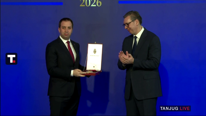 Povodom Sretenja, Vučić uručio odlikovanje i Selaku