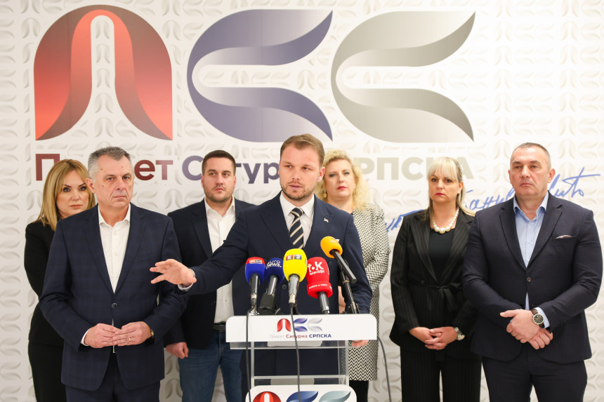 Покрет позива опозицију у јединствен фронт