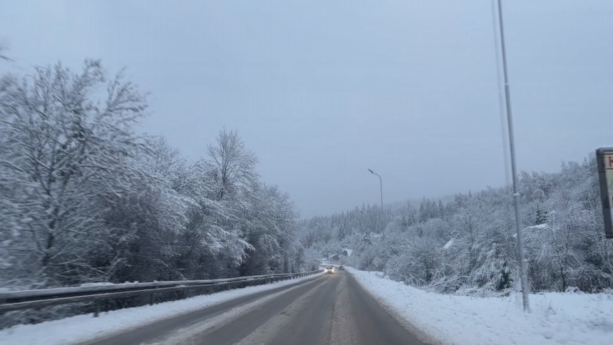 Brojni stanovnici i dalje bez struje, putevi očišćeni