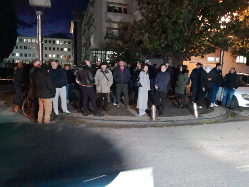 Подгорица: Скуп подршке Весни Братић испред Вишег суда