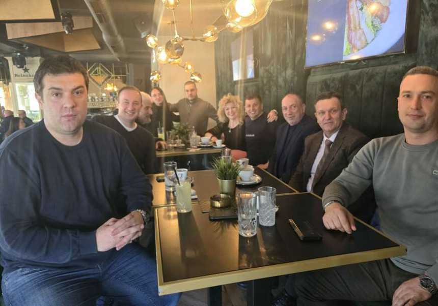 Poslanici opozicije na kafi sa predsjednikom SDS-a