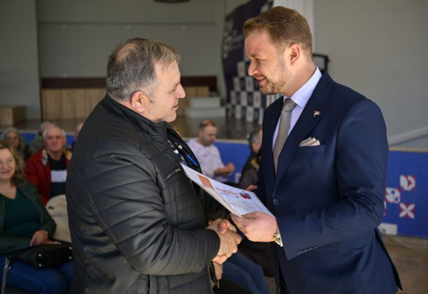 Za 50 porodica uručena rješenja za legalizaciju objekata