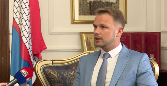 Čovićevo slikanje sa Tompsonom je veličanje ustaštva - zašto ćuti SNSD?