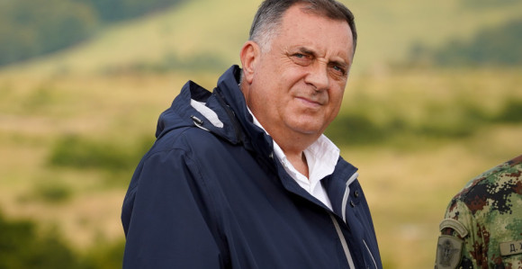 Iako nije nadležan ni ustavan, ovaj čovjek se u sve miješa?!