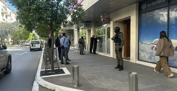 Полиција опколила зграду у којој живи брат Мила Ђукановића