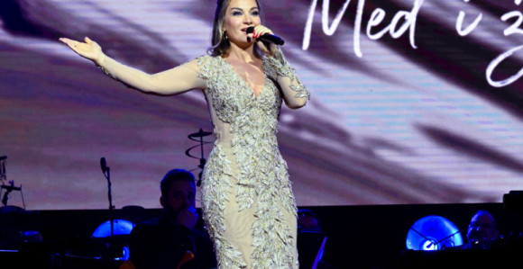 Jelena Tomašević se srušila na bini, prebačena u bolnicu