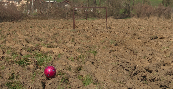 Predsjednik MZ preorao seosko igralište u Ugljeviku   