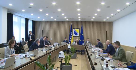 Уз милионе марака које институције БиХ троше на чашћавање, сад легализују и даривање