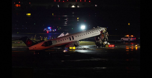 Sudar aviona i vozila hitne pomoći, ima žrtava (VIDEO)