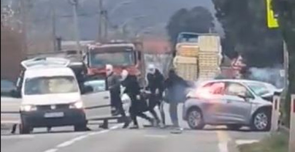 Mostar: Maskirani palicama i bakljama napali vozača