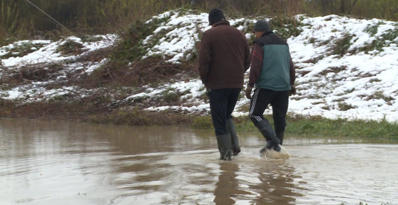 Poplave u Prijedoru: Voda nosila auto i vozača (video)