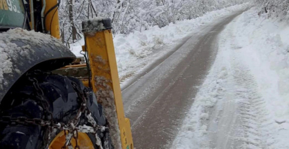 Снијег оковао З. Србију: Укључена и тешка механизација