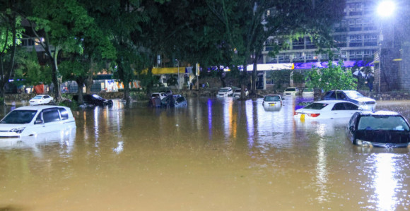 Urušio se most na putu, poplave u više regiona u Italiji