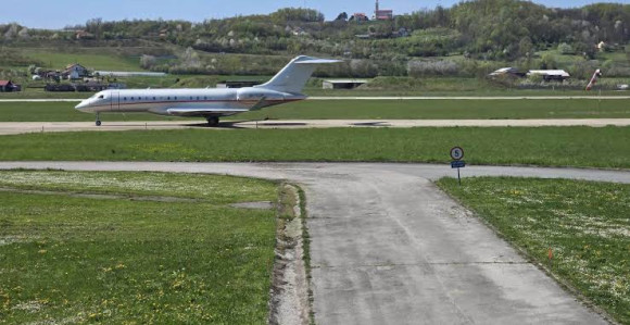 Авион којим је летио Трампов син поново долетио у Бањалуку