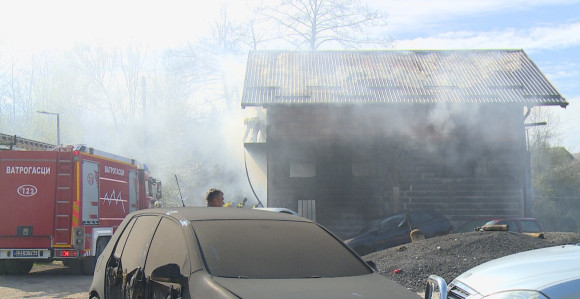 Lokalizovan požar, gorio auto-servis i potkrovlje kuće
