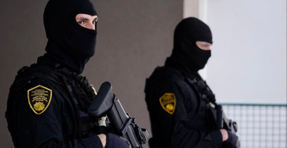 U toku velika policijska akcija, pretresi na 24 lokacije