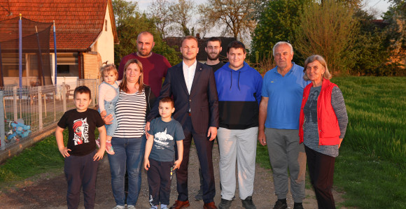 Stanivuković donirao ovce desetočlanoj porodici Nestorović