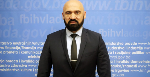 У Федерацији БиХ претресају министра унутрашњих послова