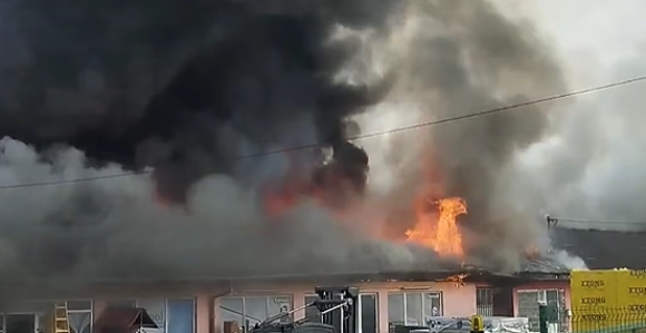 Bugojno: Izbio veliki požar u skladištu firme (VIDEO)